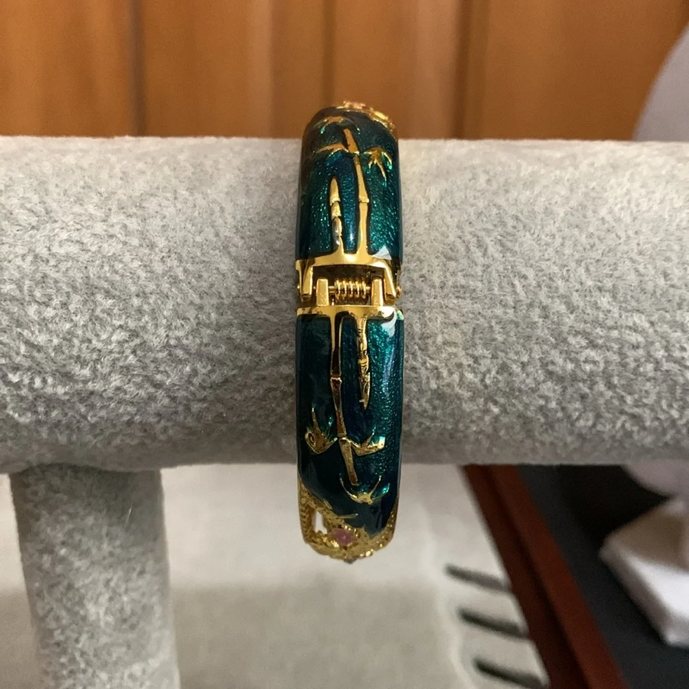 Jiu Long Xing gold tone green and pink hinge bracelet - Picture 4 of 7